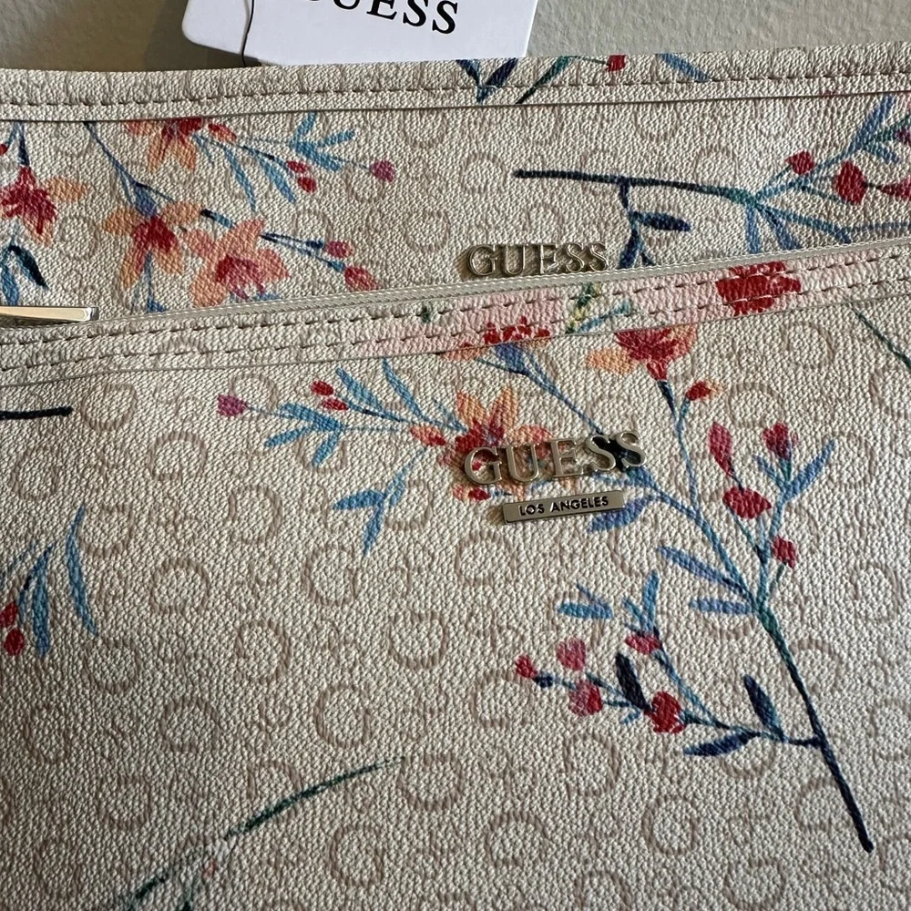 Guess 2-Piece Cosmetic Travel Essential Bags Floral Cream Women's Bag Set NEW - Picture 5 of 9